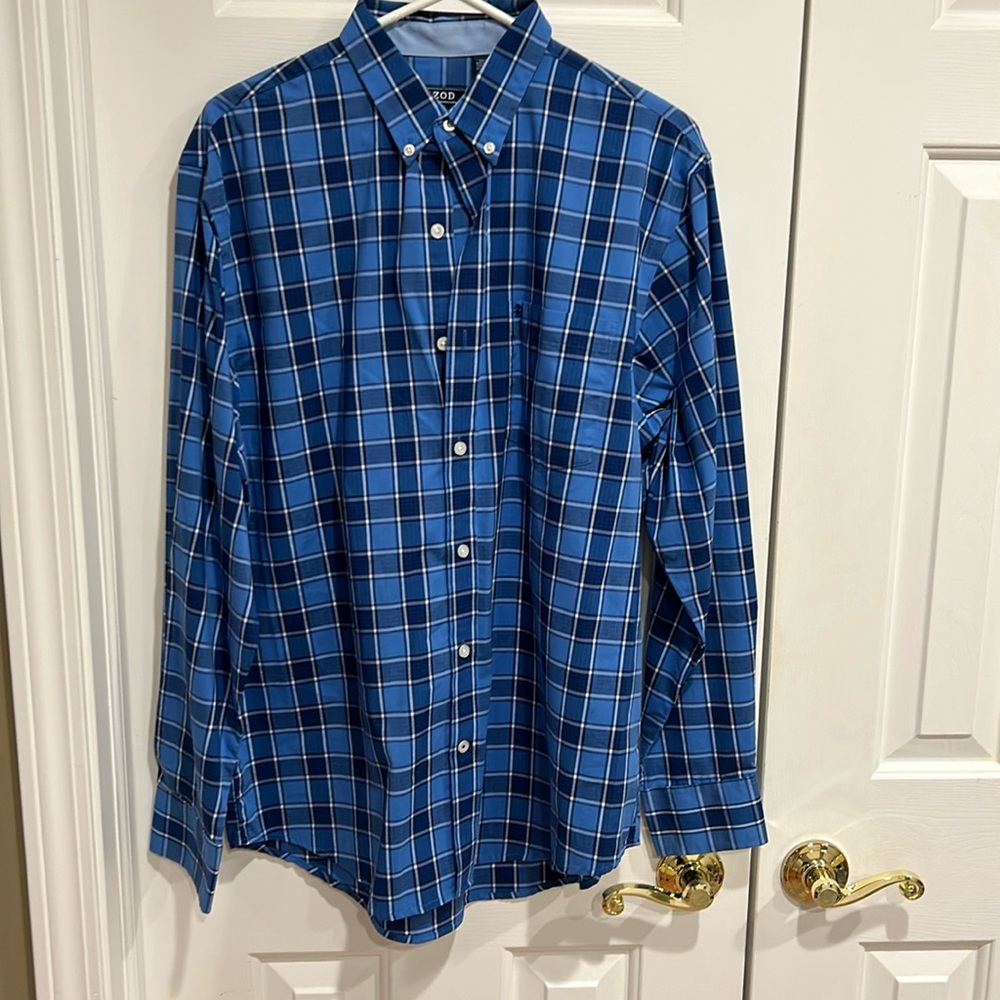 Men’s medium izod blue dark blue plaid button down